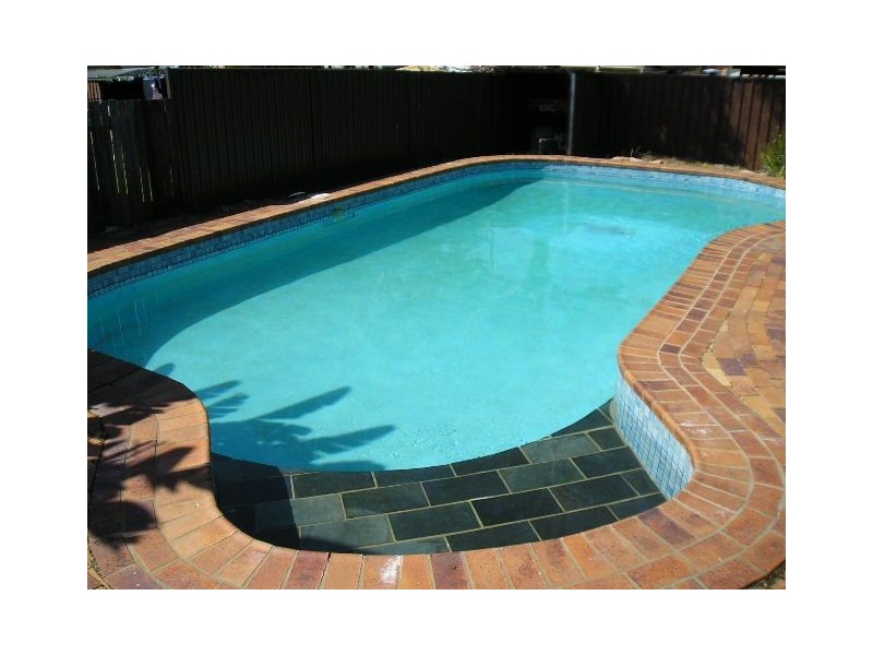 75 Hamlet Crescent, Rosemeadow NSW 2560