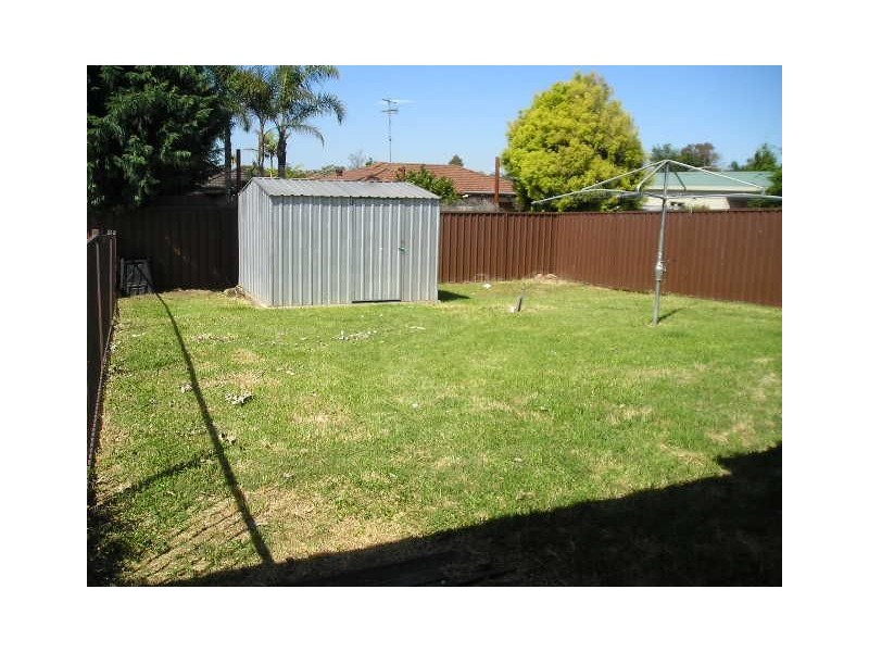 75 Hamlet Crescent, Rosemeadow NSW 2560