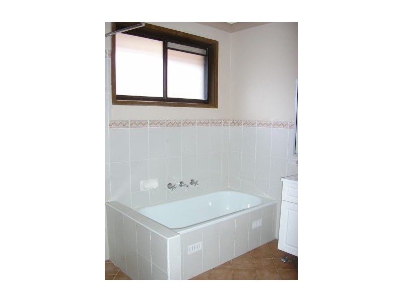 33 Corunna Avenue, Leumeah NSW 2560