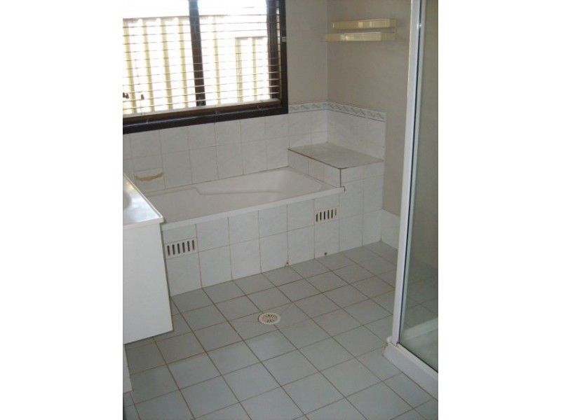 58 Romeo Crescent, Rosemeadow NSW 2560