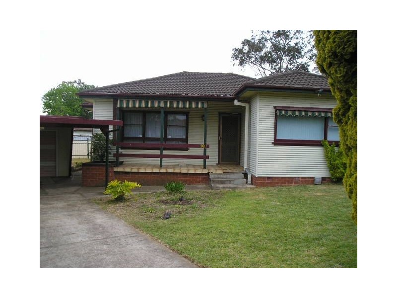 10 Argyle Street, Macquarie Fields NSW 2564