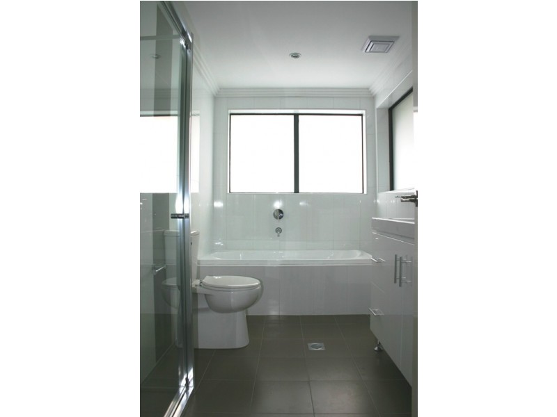 4/12 Parkside Crescent, Campbelltown NSW 2560