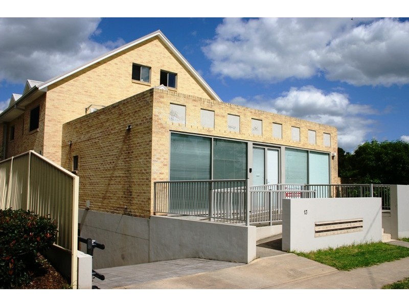 3/13 Chamberlain Street, Campbelltown NSW 2560