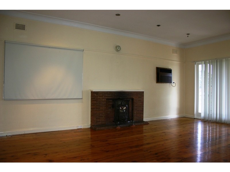 18 McLean Road, Campbelltown NSW 2560