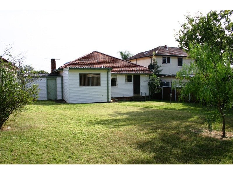 18 McLean Road, Campbelltown NSW 2560