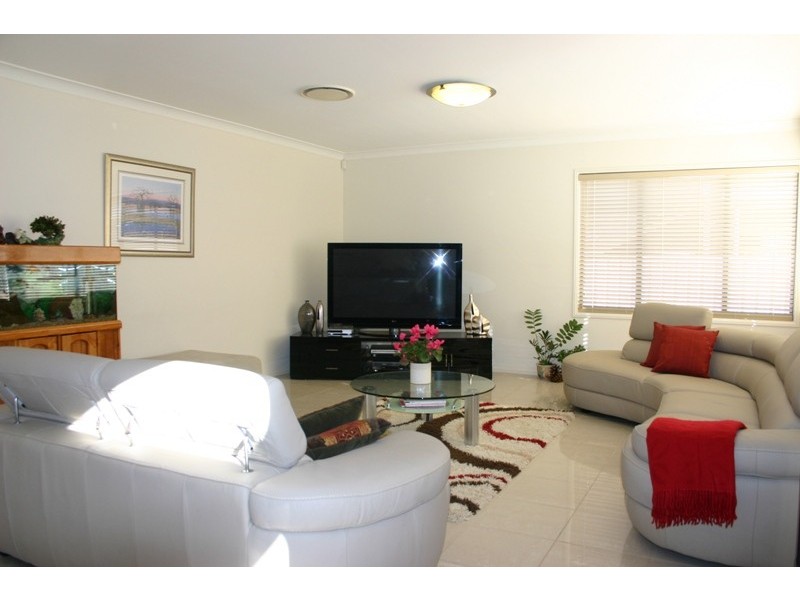 20 First Avenue, Macquarie Fields NSW 2564
