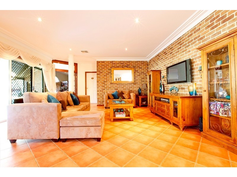 6 Dovedale Close, Glen Alpine NSW 2560