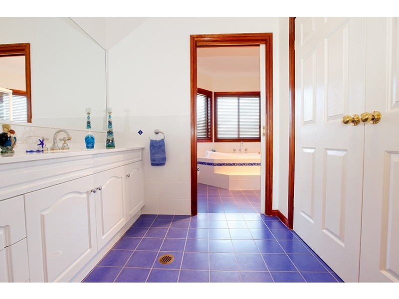 6 Dovedale Close, Glen Alpine NSW 2560