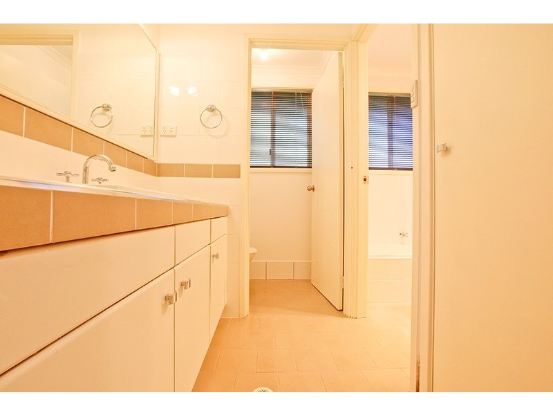 6 Enid Place, Ingleburn NSW 2565