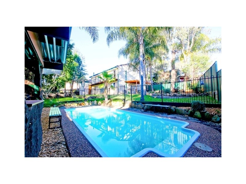 6 Enid Place, Ingleburn NSW 2565