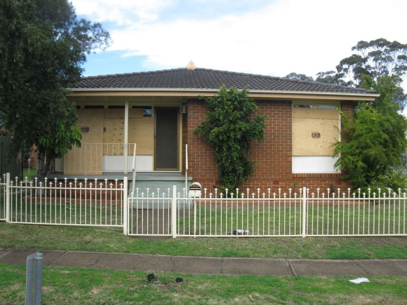 1 Wilga Place, Macquarie Fields NSW 2564