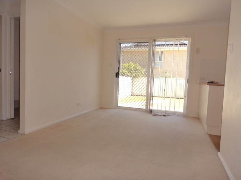 2/16 Cadogan Road, Macquarie Fields NSW 2564