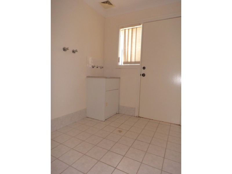 2/16 Cadogan Road, Macquarie Fields NSW 2564