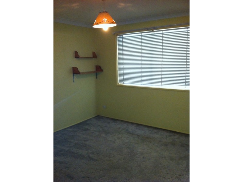 27 Gazelle Street, Glenfield NSW 2167