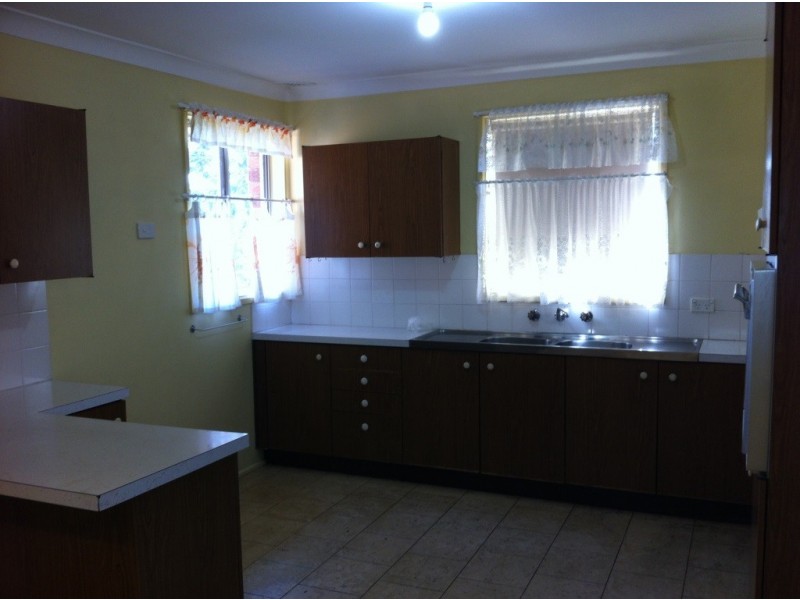27 Gazelle Street, Glenfield NSW 2167