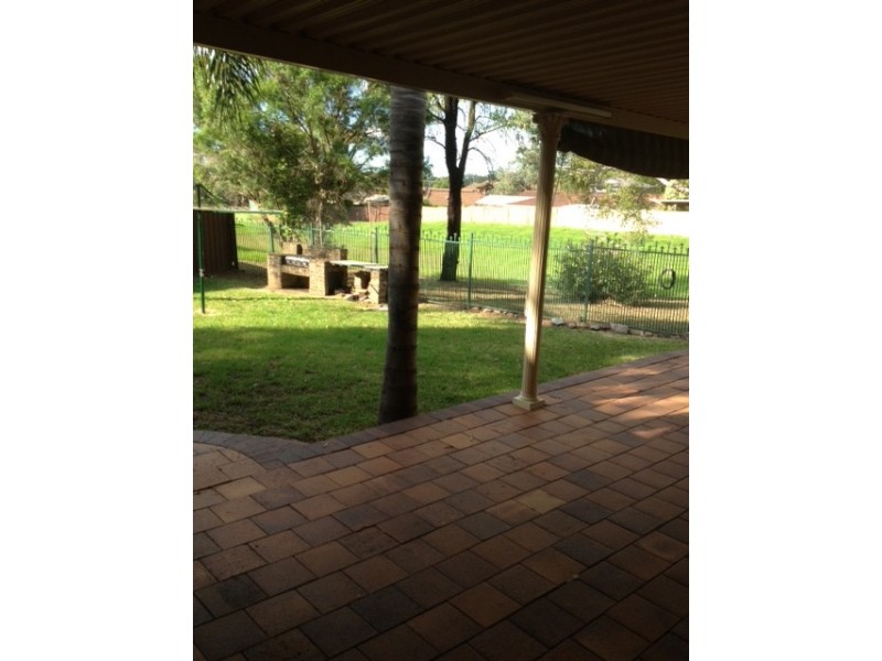 7 Leon Place, Ingleburn NSW 2565