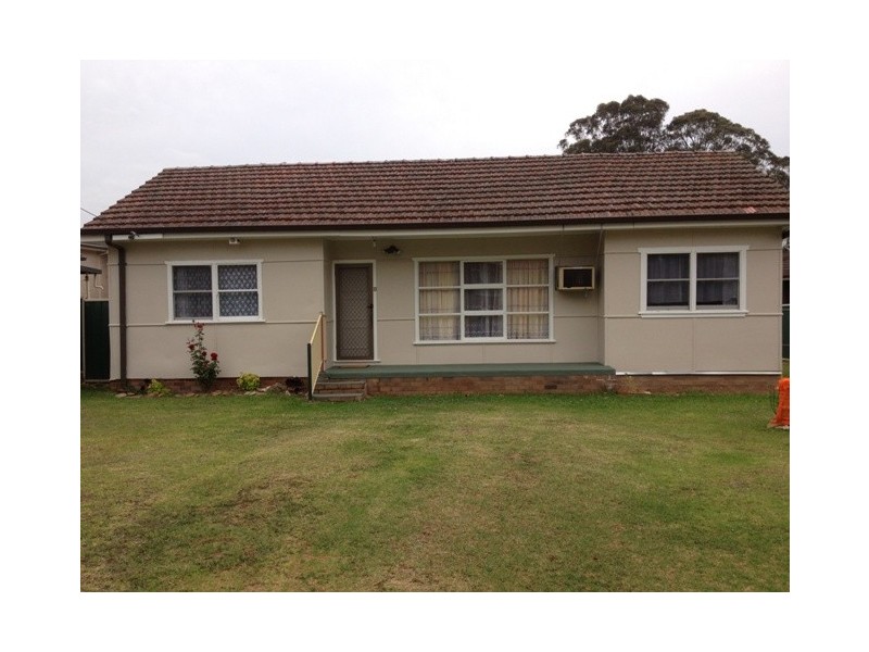 8 Baldwin Avenue, Glenfield NSW 2167