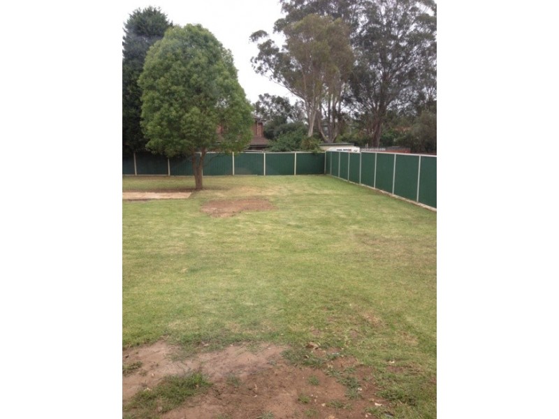 8 Baldwin Avenue, Glenfield NSW 2167