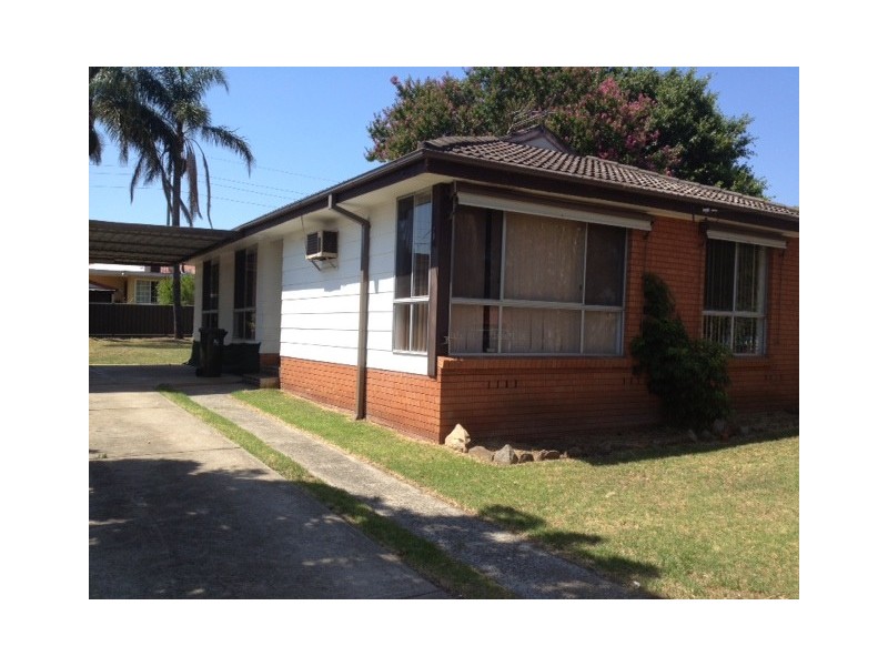 4 Salford Street, Ingleburn NSW 2565