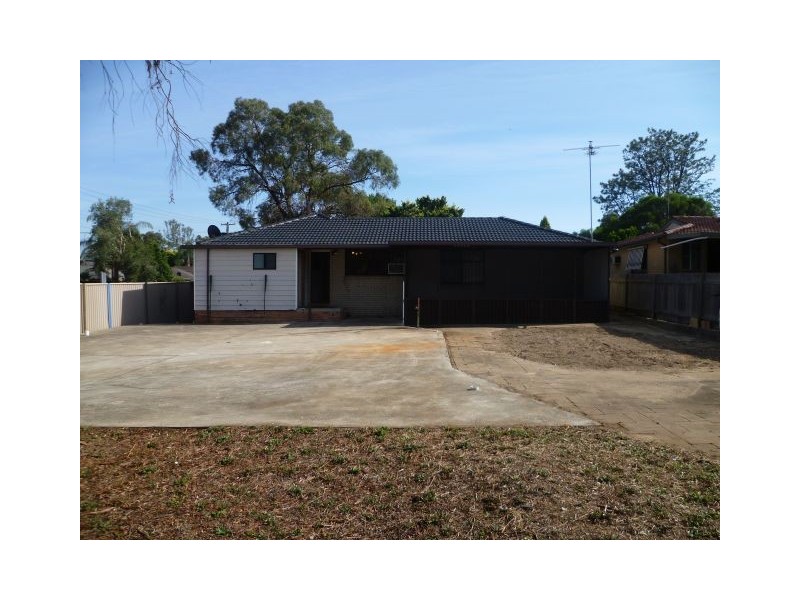 1 Owen Stanley Road, Glenfield NSW 2167