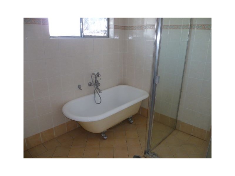 1 Owen Stanley Road, Glenfield NSW 2167
