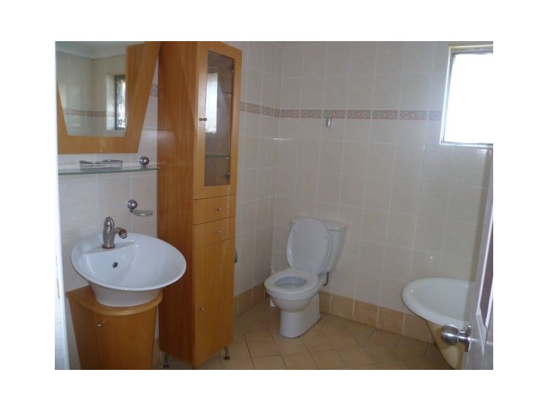 1 Owen Stanley Road, Glenfield NSW 2167