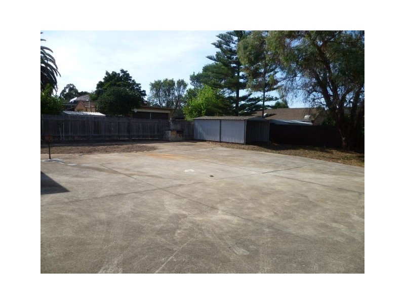 1 Owen Stanley Road, Glenfield NSW 2167