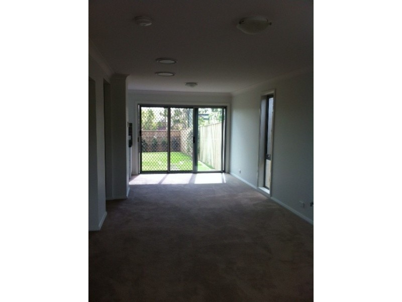 47 Sovereign Circuit, Glenfield NSW 2167