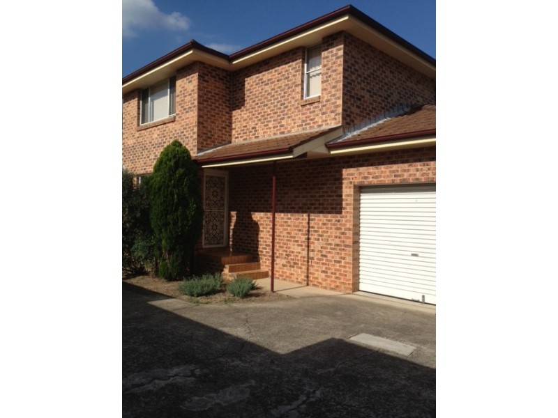2/9-11 Gordon Ave, Ingleburn NSW 2565