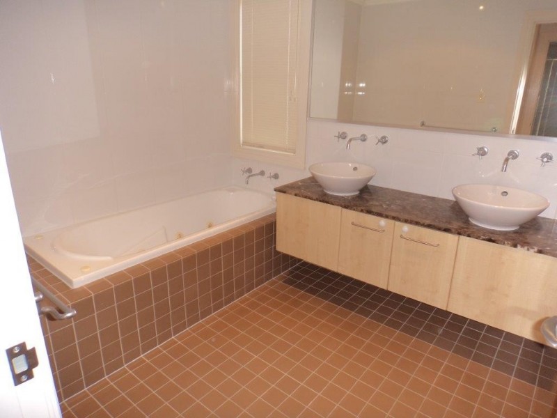 17 Jane Jarvis Way, Macquarie Links NSW 2565