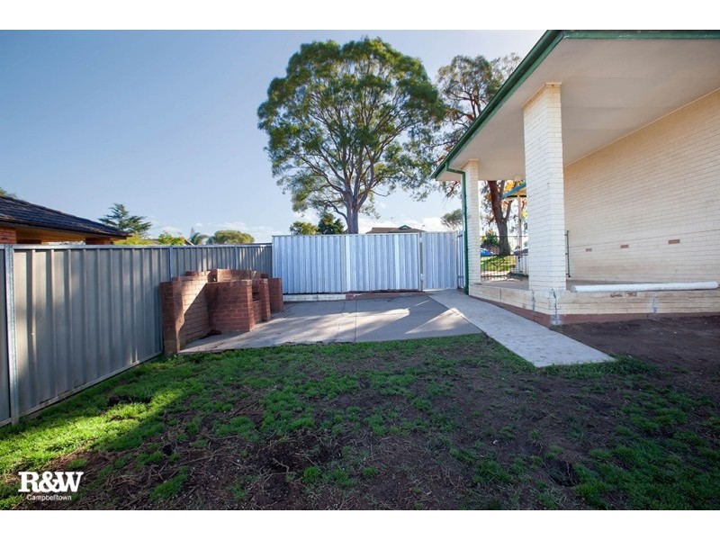 292 The Parkway, Bradbury NSW 2560