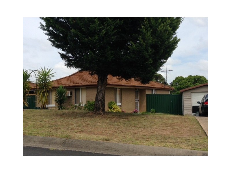 4 Jessica Place, Rosemeadow NSW 2560