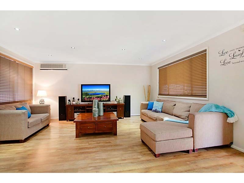 89 Hamlet Crescent, Rosemeadow NSW 2560