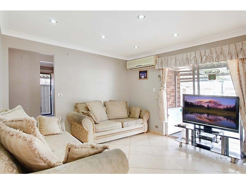 5 Orsino Place, Rosemeadow NSW 2560