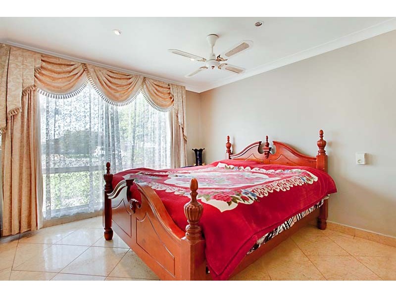 5 Orsino Place, Rosemeadow NSW 2560