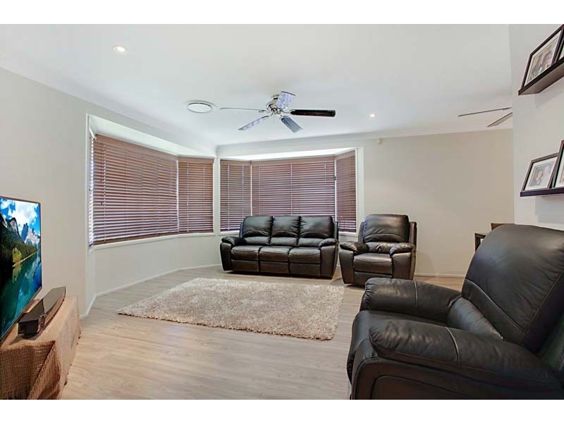 10 Fullerton Circuit, St Helens Park NSW 2560
