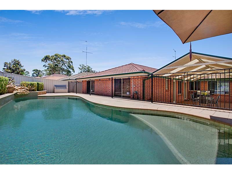 10 Fullerton Circuit, St Helens Park NSW 2560