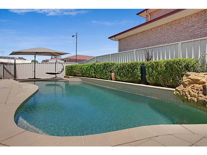10 Fullerton Circuit, St Helens Park NSW 2560