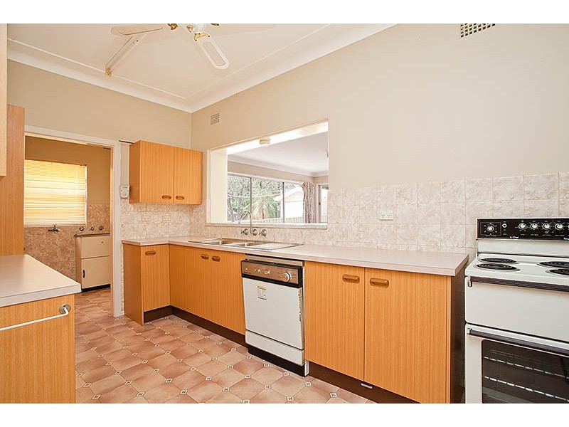 18 Bass Street, Dolans Bay NSW 2229