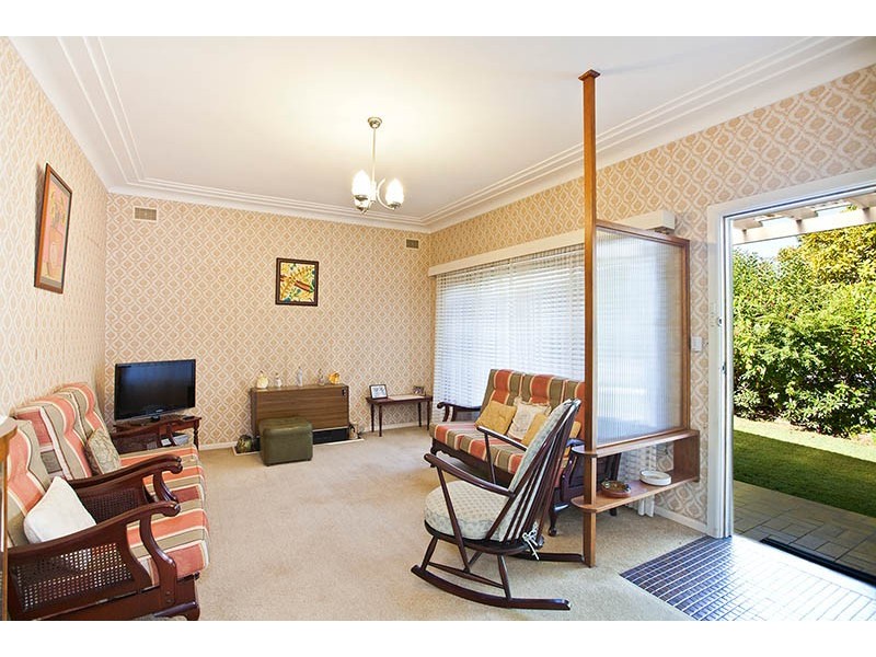 15 Paddison Ave, Gymea NSW 2227