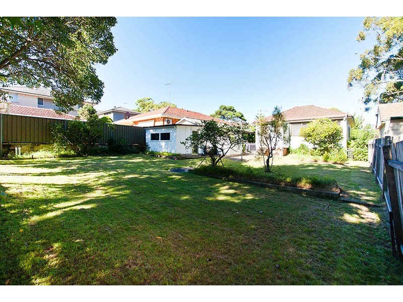 15 Paddison Ave, Gymea NSW 2227