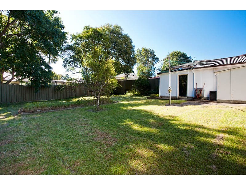 15 Paddison Ave, Gymea NSW 2227