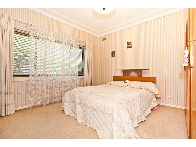 15 Paddison Ave, Gymea NSW 2227