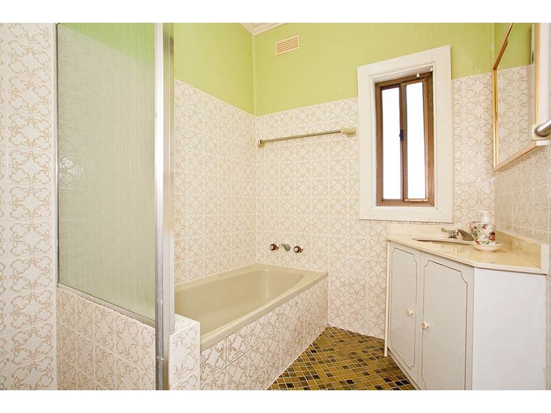 15 Paddison Ave, Gymea NSW 2227