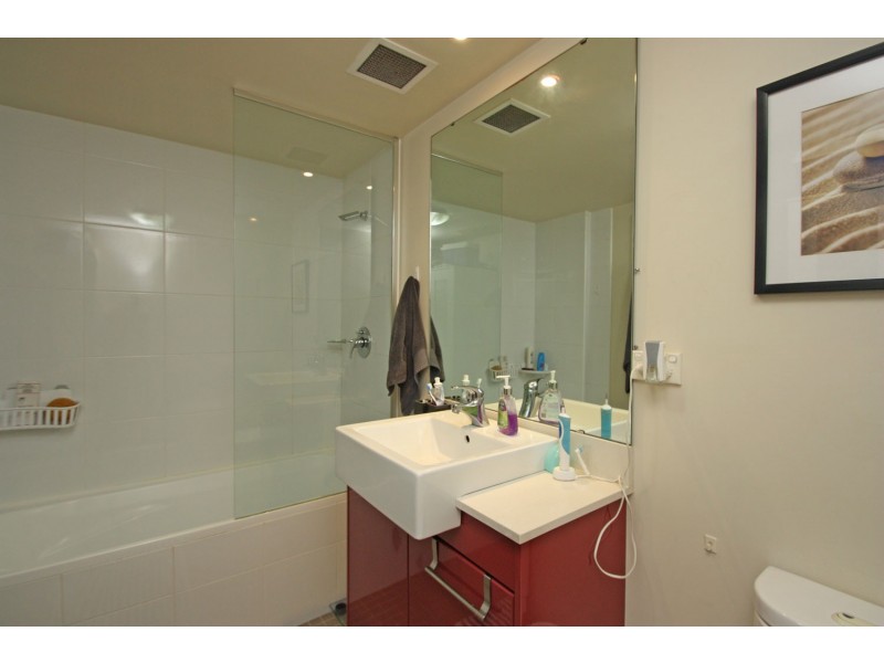 B16/31-37 Pacific Parade, Dee Why NSW 2099