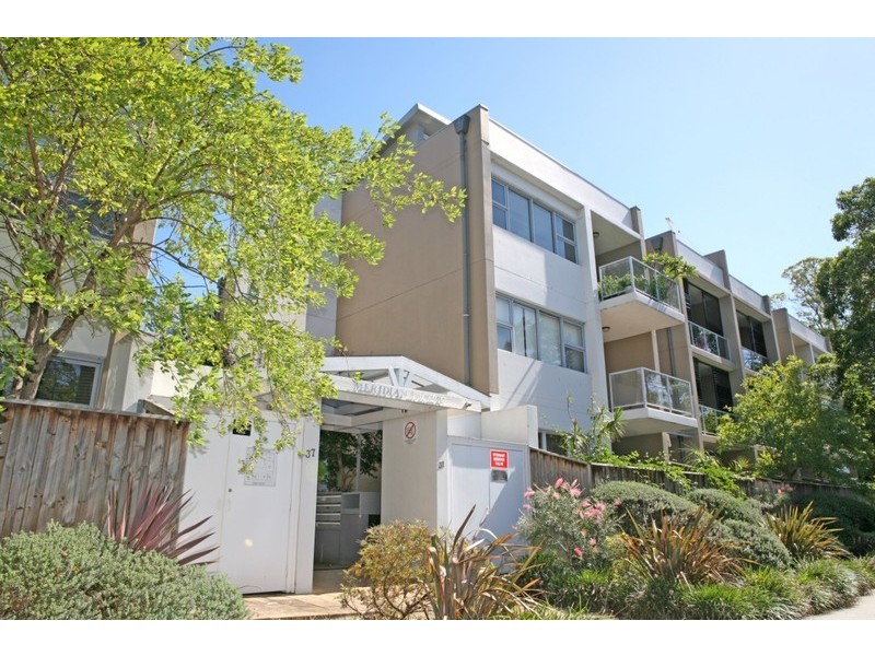 B8/31-37 Pacific Parade, Dee Why NSW 2099