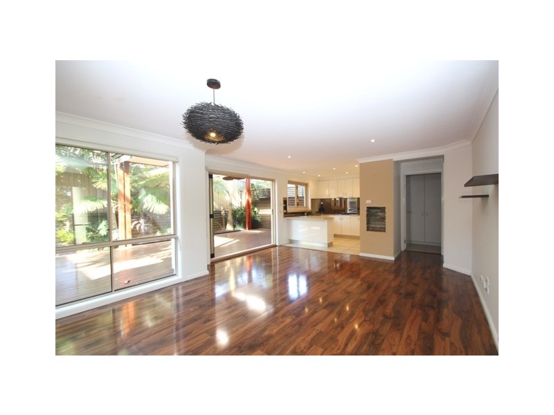 11 Lorikeet Grove, Warriewood NSW 2102