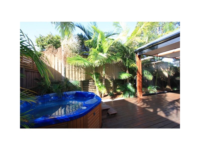 11 Lorikeet Grove, Warriewood NSW 2102