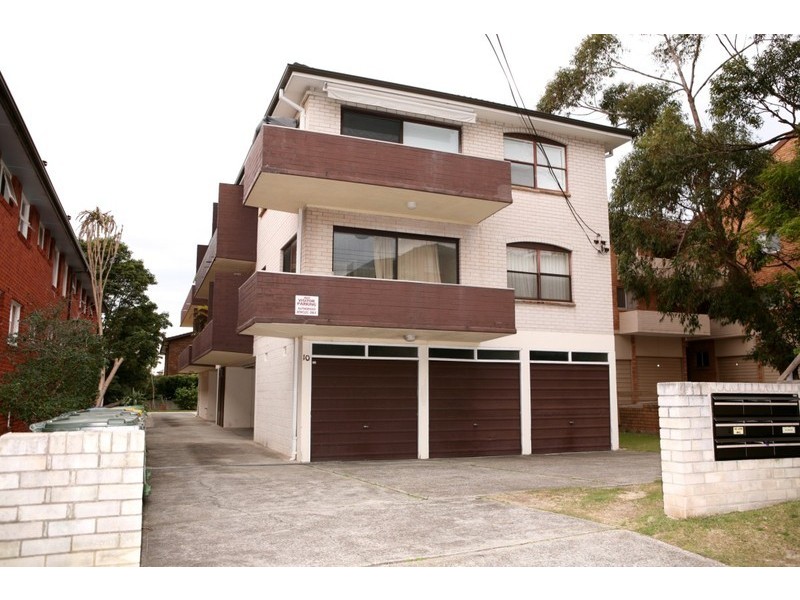 JUST SOLD!!!!! 8/10 Wheeler Parade, Dee Why NSW 2099