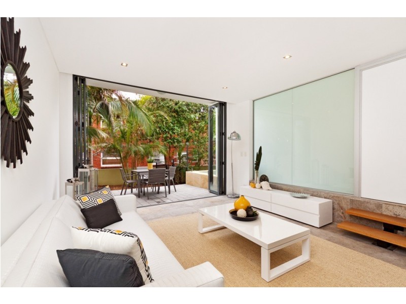 2/24 Clarence Avenue, Dee Why NSW 2099